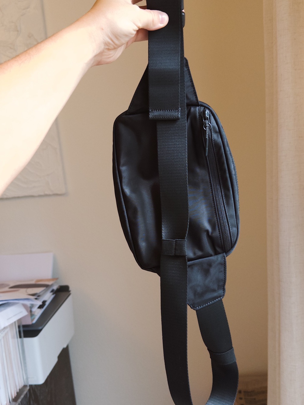 lululemon athletica Black Men's Sling Belt Bag - Picture 3 of 3